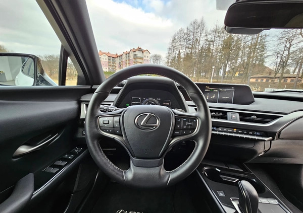 Lexus UX cena 179000 przebieg: 13500, rok produkcji 2022 z Sanok małe 781